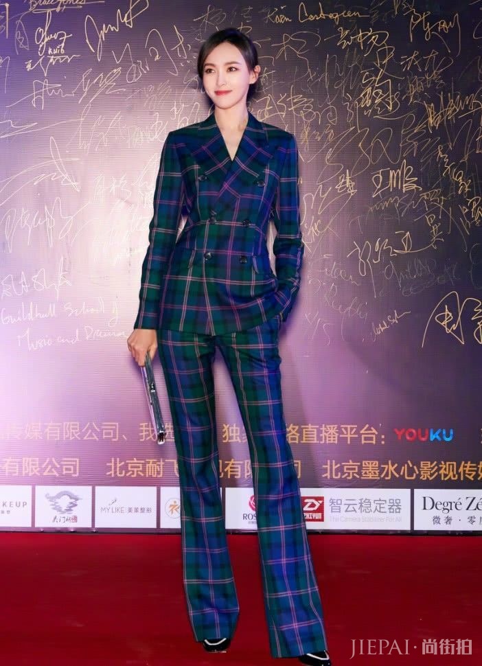 唐嫣穿皮鞋踩过玻璃了?